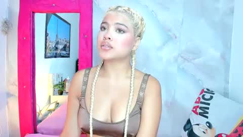 sofiacastillo01 online show from 06-25-26, 01:37