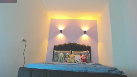 Snapshot of sofiaclaus_19 chatting on 10-17-25, 08:28 Sofia online show from 10-17-25, 08:28