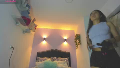 Snapshot of sofiaclaus_19 chatting on 06-23-26, 04:32 Sofia online show from 06-23-26, 04:32