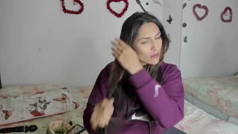 sofiacruz16 online show from 11-19-25, 01:27