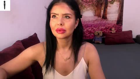 Snapshot of sofialiub chatting on 12-04-24, 12:03 sofialiub online show from 12-04-24, 12:03