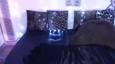 SOFIA NIX online show from 01-24-25, 03:45