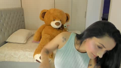 SOFIA independent model  online show from 01-03-25, 12:08