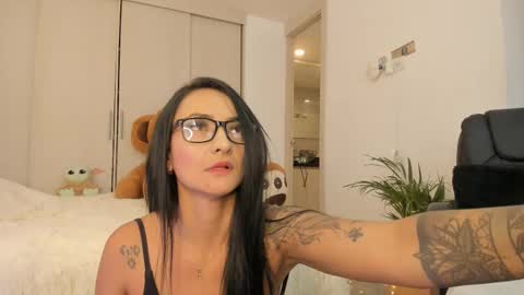 SOFIA independent model  online show from 02-09-25, 02:50