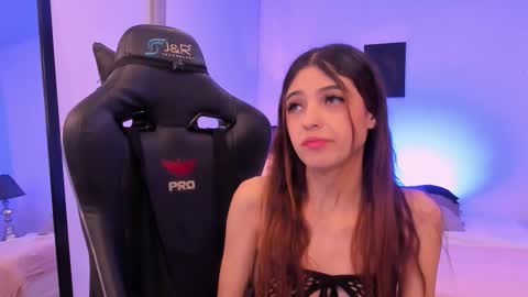 Sofia  Help me reach 5K followers  online show from 12-18-25, 08:26