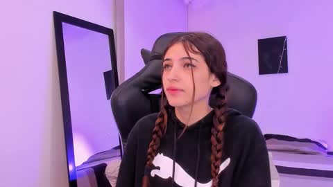 Sofia  Help me reach 5K followers  online show from 02-02-26, 11:53