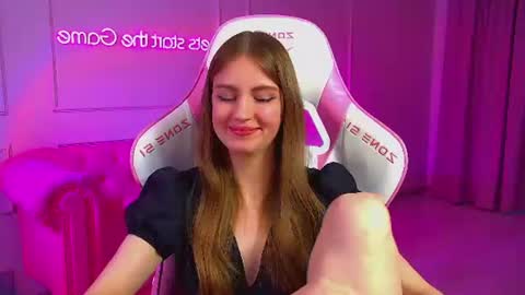 Snapshot of sofiasarvain chatting on 06-11-26, 12:32 Sofia online show from 06-11-26, 12:32