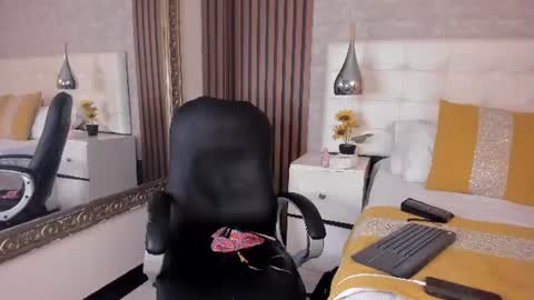 sofiathoompson online show from 06-18-26, 09:41