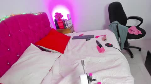 Snapshot of sofijonesx_ chatting on 12-12-24, 10:31 Sofia online show from 12-12-24, 10:31