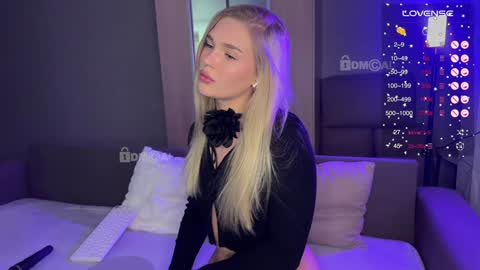 Snapshot of sofivolkova chatting on 01-28-25, 02:42 Sofia online show from 01-28-25, 02:42