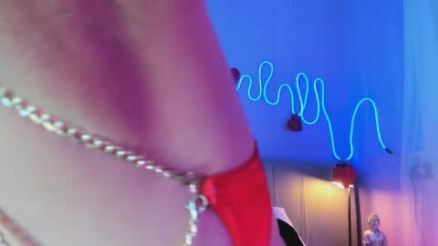 Snapshot of sofly_s chatting on 02-14-26, 11:51 Sofi online show from 02-14-26, 11:51