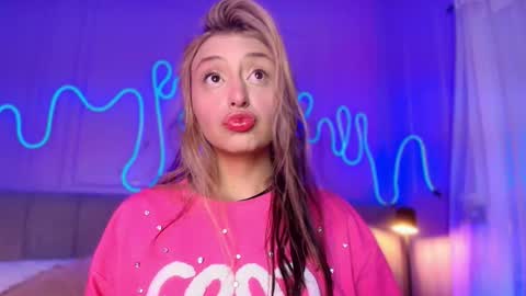 Snapshot of sofly_s chatting on 03-19-26, 11:47 Sofi online show from 03-19-26, 11:47