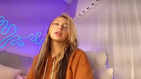 Snapshot of sofly_s chatting on 03-26-26, 11:49 Sofi online show from 03-26-26, 11:49