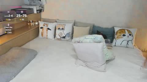 Mia online show from 10-07-25, 07:22