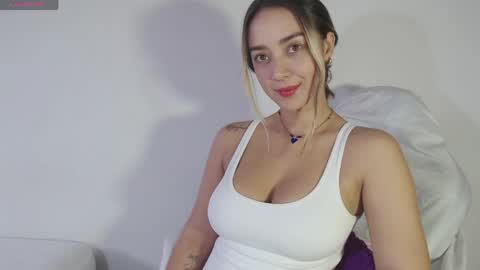 Snapshot of sol_rous chatting on 04-17-26, 01:03 online show from 04-17-26, 01:03