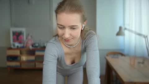 Bella online show from 02-19-25, 11:06