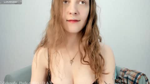 Snapshot of solaralice chatting on 01-18-25, 02:02 SolarAlice online show from 01-18-25, 02:02