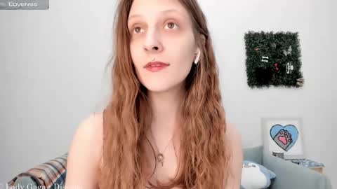 Snapshot of solaralice chatting on 02-09-25, 05:22 SolarAlice online show from 02-09-25, 05:22