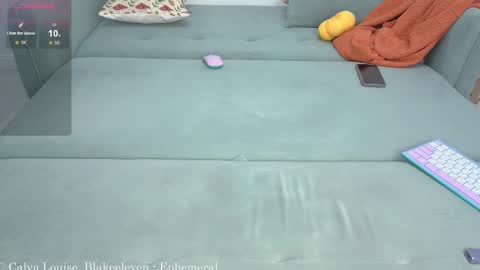 Snapshot of solaralice chatting on 10-18-25, 07:47 SolarAlice online show from 10-18-25, 07:47