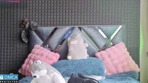 Snapshot of solbeaumont chatting on 11-19-25, 07:14 Sol online show from 11-19-25, 07:14