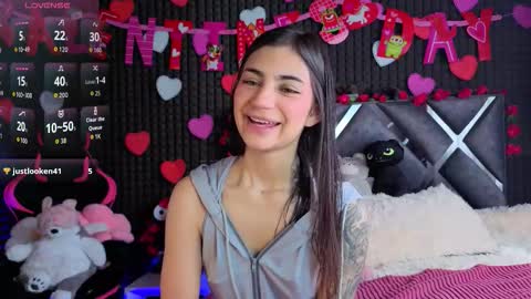 Snapshot of solbeaumont chatting on 02-05-26, 07:29 Sol online show from 02-05-26, 07:29