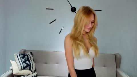 Snapshot of soledadrook chatting on 11-07-25, 06:19 Monica online show from 11-07-25, 06:19