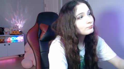 Snapshot of solitudebby chatting on 04-25-26, 06:27 Becky online show from 04-25-26, 06:27