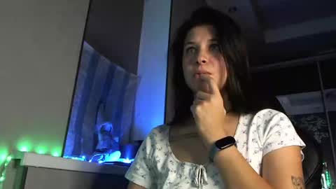 Snapshot of something_sweet00 chatting on 10-19-25, 06:52 Anna online show from 10-19-25, 06:52