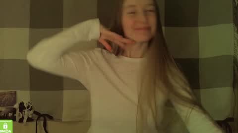 Snapshot of song_to_the_siren chatting on 01-23-25, 08:24 Mary online show from 01-23-25, 08:24