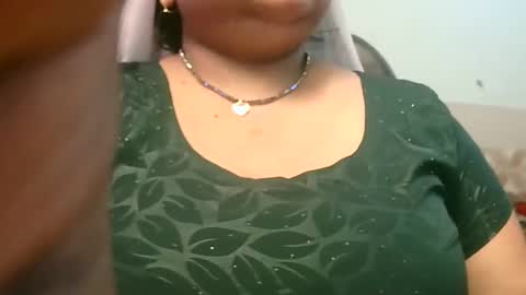 Snapshot of soni88888 chatting on 03-12-25, 05:35 soni88888 online show from 03-12-25, 05:35