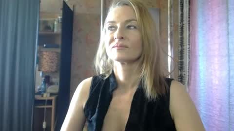 Sonia online show from 04-21-26, 01:39