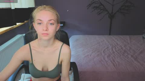 Snapshot of sonnysofia chatting on 04-30-26, 07:25 Sonya online show from 04-30-26, 07:25