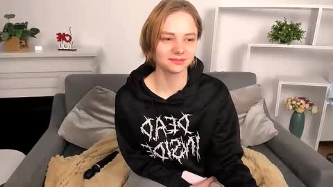 Snapshot of sookonstellita chatting on 03-22-26, 01:53 Litta online show from 03-22-26, 01:53