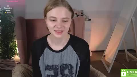 Snapshot of sookonstellita chatting on 05-20-26, 12:28 Litta online show from 05-20-26, 12:28
