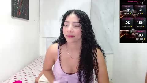 Snapshot of sophi_baby chatting on 03-09-25, 02:29 Sophi baby online show from 03-09-25, 02:29