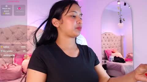 Snapshot of sophi_gray chatting on 12-19-24, 01:39 Shophi online show from 12-19-24, 01:39