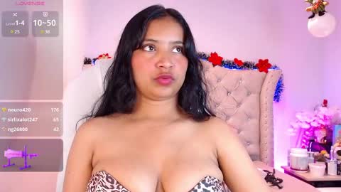 Snapshot of sophi_gray chatting on 12-20-24, 08:01 Shophi online show from 12-20-24, 08:01