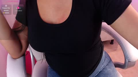 Snapshot of sophi_gray chatting on 01-11-25, 07:27 Shophi online show from 01-11-25, 07:27
