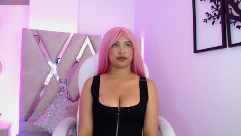 Snapshot of sophi_gray chatting on 01-19-25, 11:45 Shophi online show from 01-19-25, 11:45