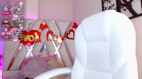 Snapshot of sophi_gray chatting on 02-24-25, 11:32 Shophi online show from 02-24-25, 11:32