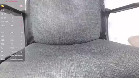 Snapshot of sophi_vi chatting on 10-23-25, 12:43 Sophie online show from 10-23-25, 12:43