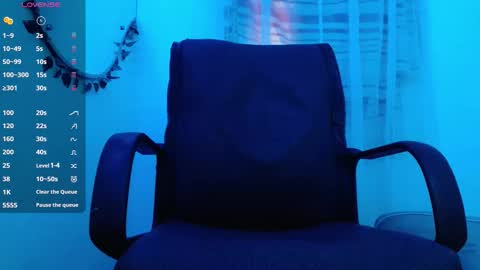 Snapshot of sophi_vi chatting on 10-26-25, 10:15 Sophie online show from 10-26-25, 10:15