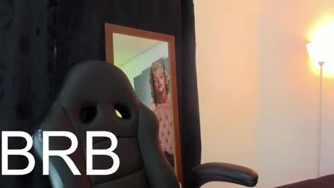 Snapshot of sophia_brunett chatting on 02-19-25, 07:17 Sophia online show from 02-19-25, 07:17