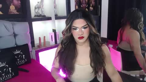 Snapshot of sophia_hott01 chatting on 10-06-25, 12:35 sophia_hott01 online show from 10-06-25, 12:35