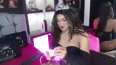 Snapshot of sophia_hott01 chatting on 10-10-25, 12:04 sophia_hott01 online show from 10-10-25, 12:04