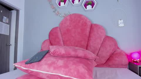 Sophi  online show from 01-07-25, 05:43