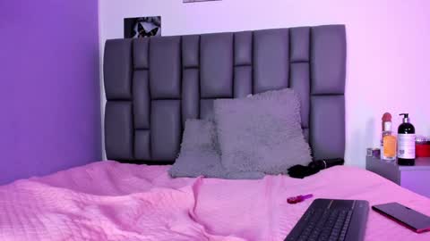 Sofia  online show from 01-14-25, 07:43