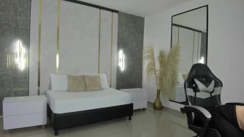 S O P H I A online show from 09-11-25, 12:16