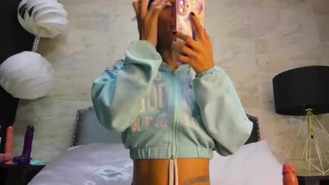 Snapshot of sophia_models chatting on 04-29-26, 06:36 Sophia online show from 04-29-26, 06:36