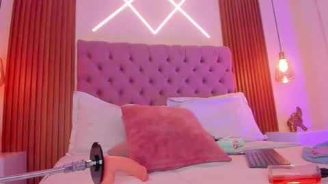 sophia_turneer online show from 05-13-26, 08:55